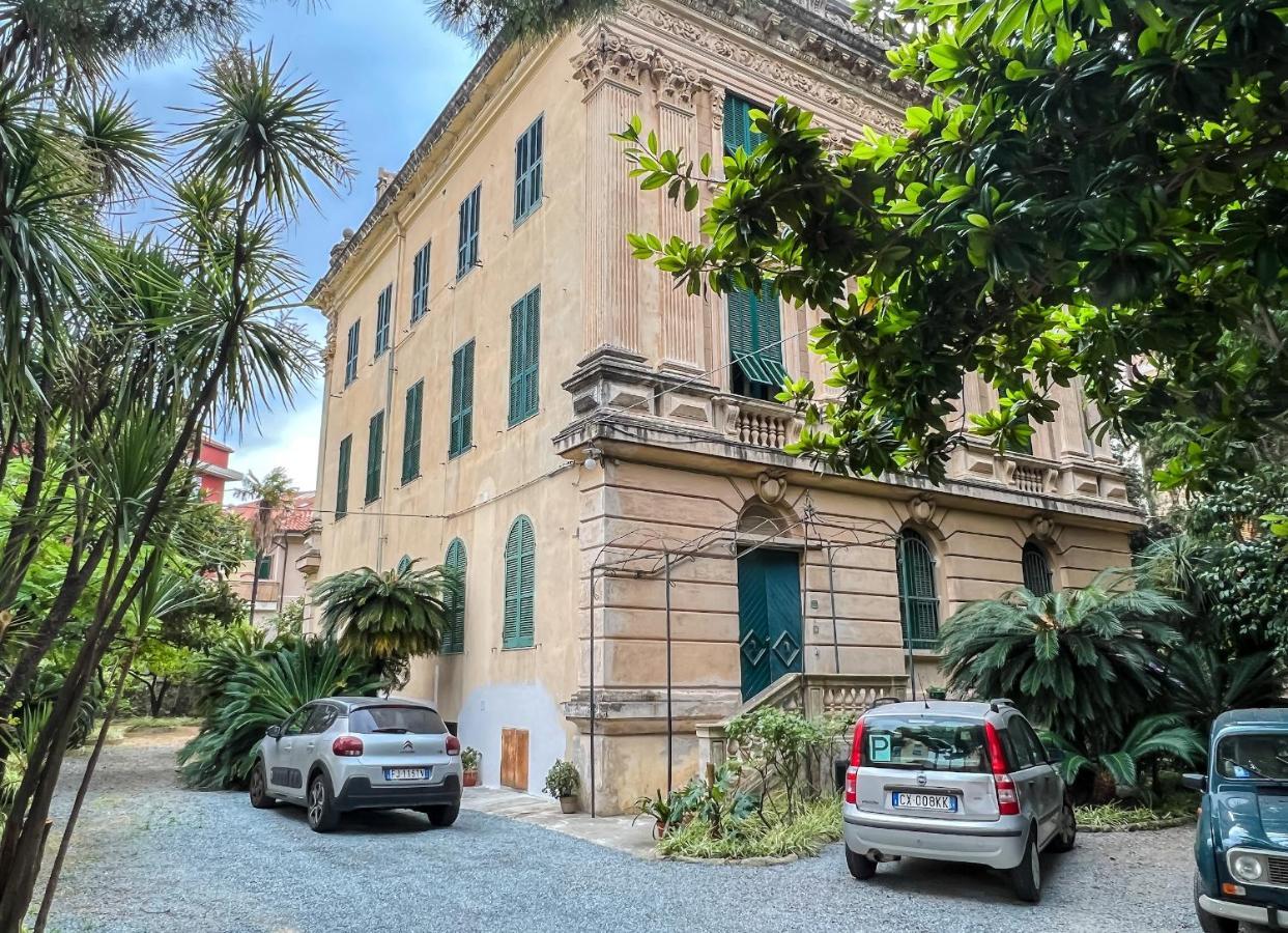 Appartamenti In Villa Del '900 ヴァラッツェ エクステリア 写真